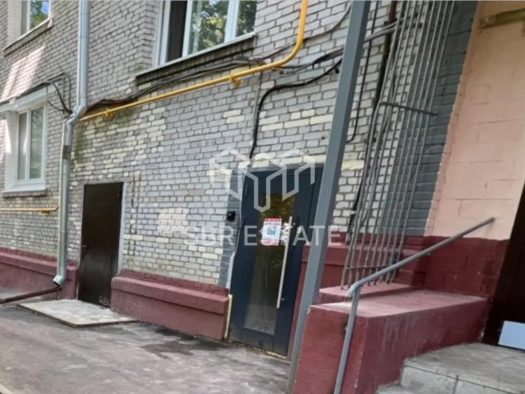 Продажа помещения свободного назначения с арендатором Студия Йоги и др.