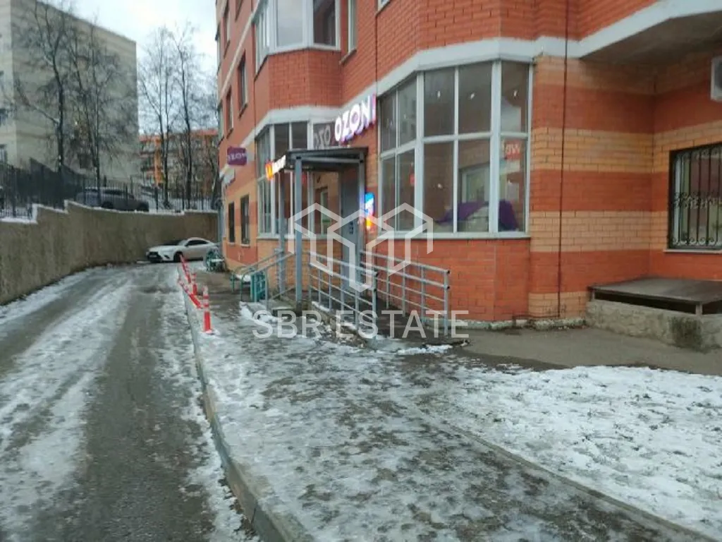 Продажа торгового помещения с арендаторами Тату Салон и др.