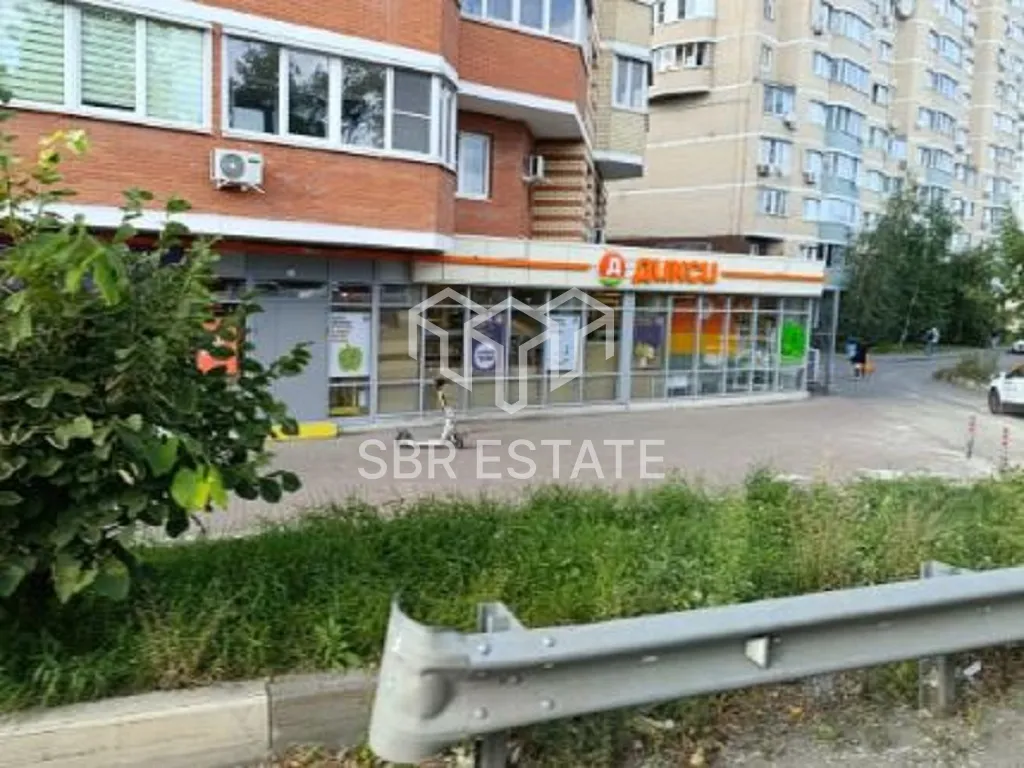 Продажа торгового помещения с арендатором Дикси и др.